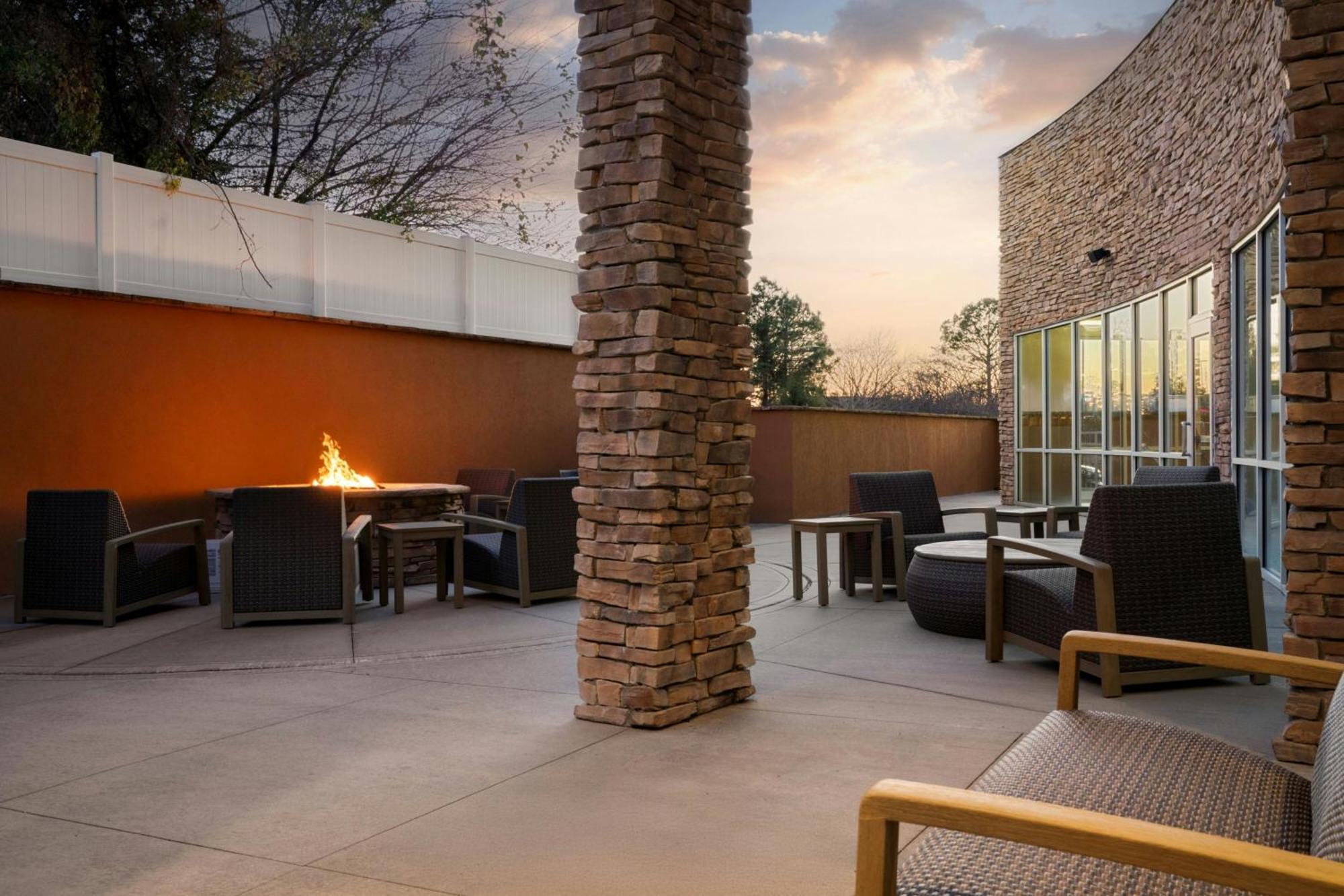 Courtyard By Marriott Fayetteville Fort Liberty - Spring Lake Zewnętrze zdjęcie